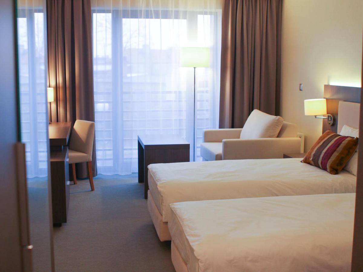 Hotel Kosma Kozmin Kültér fotó